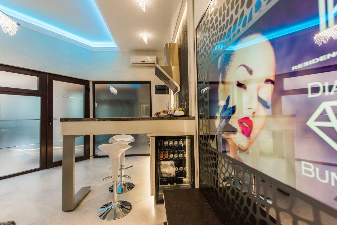 H & V Residence - Diamond Bungalow Apartment Arad Esterno foto