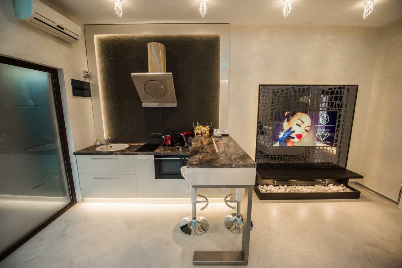 H & V Residence - Diamond Bungalow Apartment Arad Esterno foto