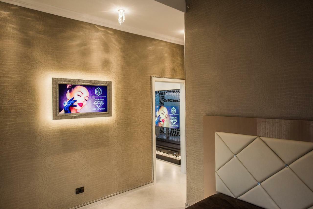 H & V Residence - Diamond Bungalow Apartment Arad Esterno foto