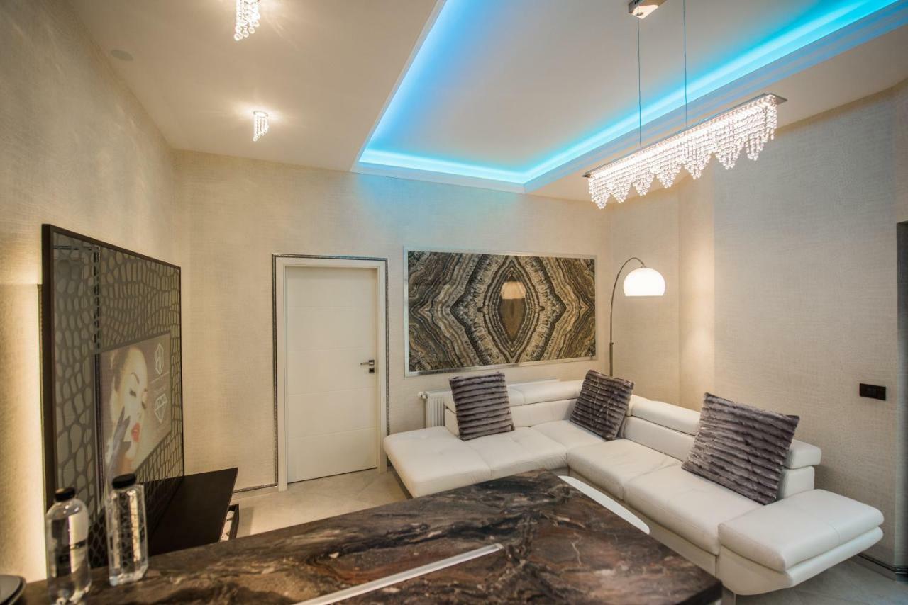 H & V Residence - Diamond Bungalow Apartment Arad Esterno foto