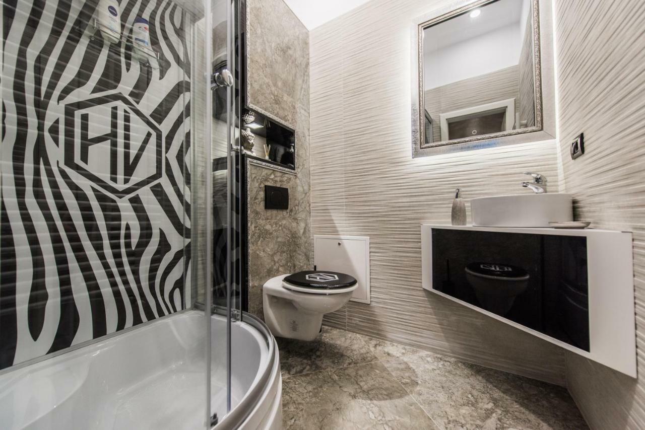 H & V Residence - Diamond Bungalow Apartment Arad Esterno foto