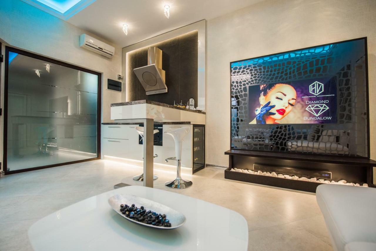H & V Residence - Diamond Bungalow Apartment Arad Esterno foto