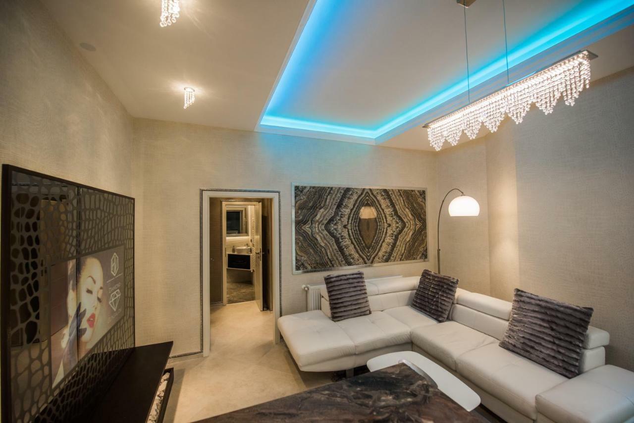 H & V Residence - Diamond Bungalow Apartment Arad Esterno foto